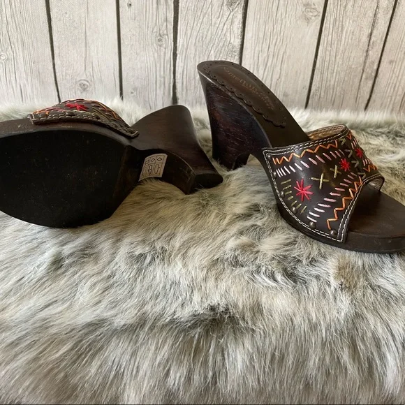 Something else from Skechers wood and embroidered wedges - Picture 6 of 6